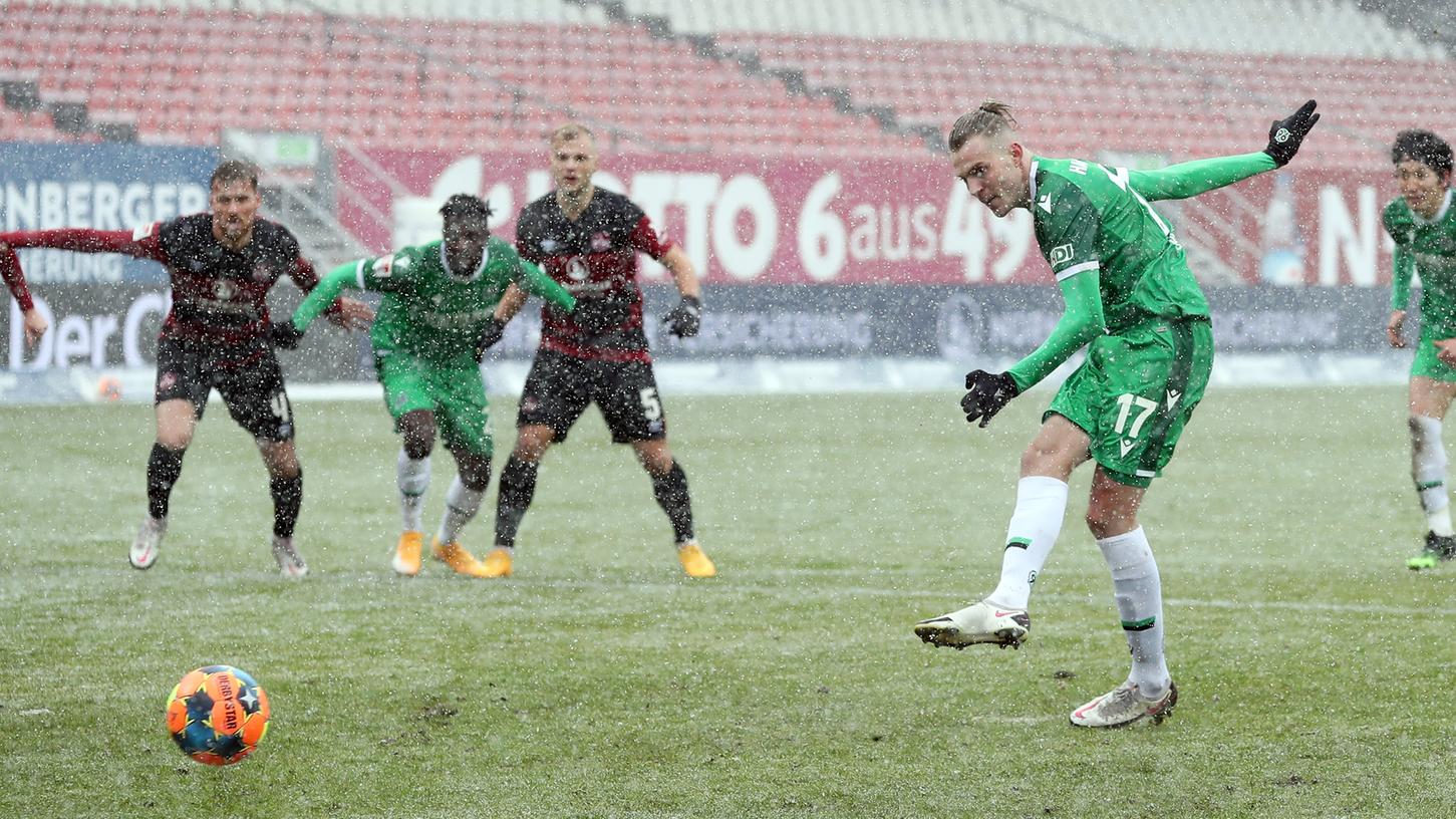 Der Anfang vom Ende: Duksch verwandelt in der 20. Minute einen Foulelfmeter zum 0:1. Der Anfang vom Ende: Duksch verwandelt in der 20. Minute einen Foulelfmeter zum 0:1.
