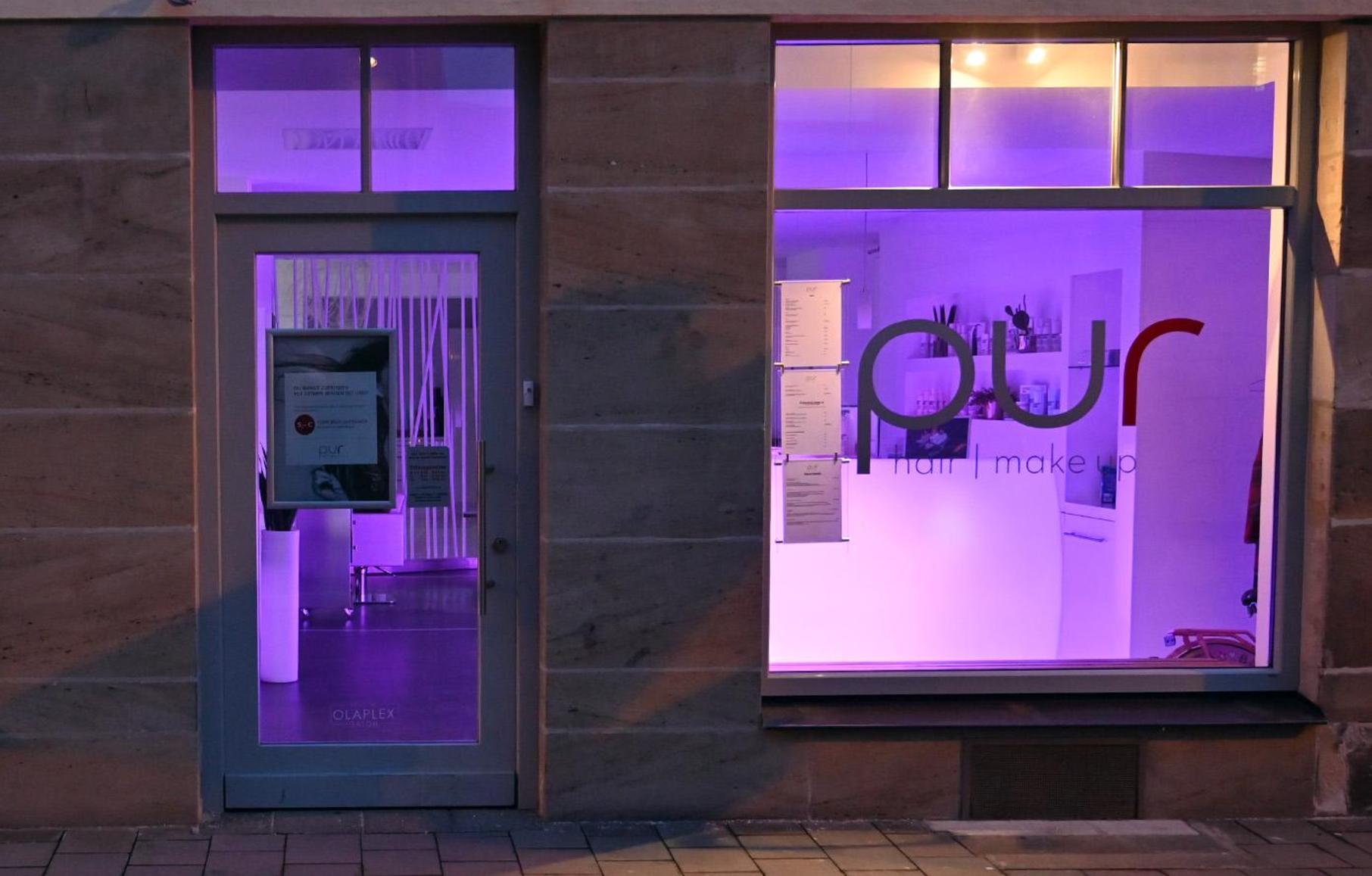 Zeichen Der Hoffnung Friseure In Erlangen Lassen Licht An Erlangen Nordbayern De