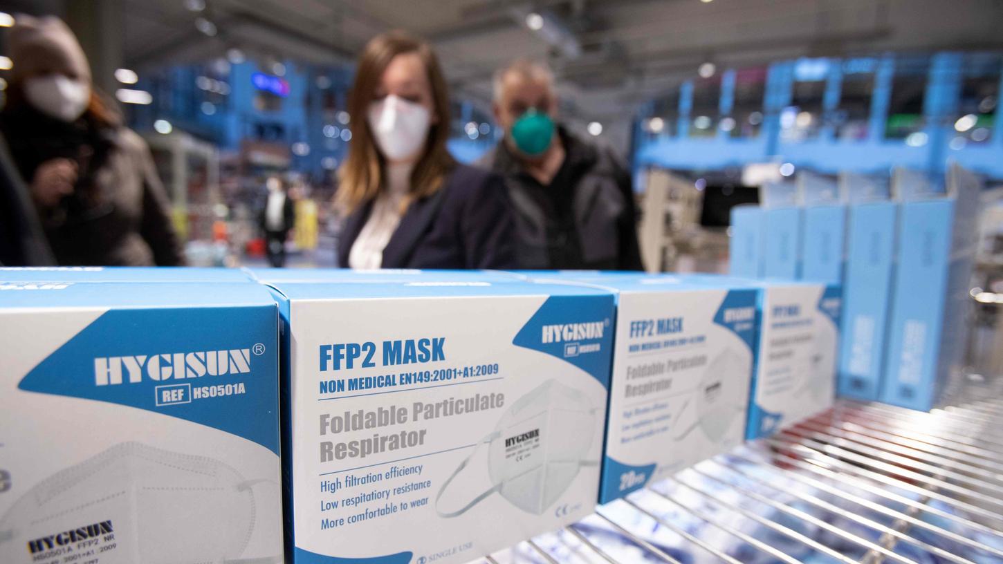 Der Nutzen von FFP2-Masken ist ein großer Streitpunkt zwischen Politik und Wissenschaftlern.