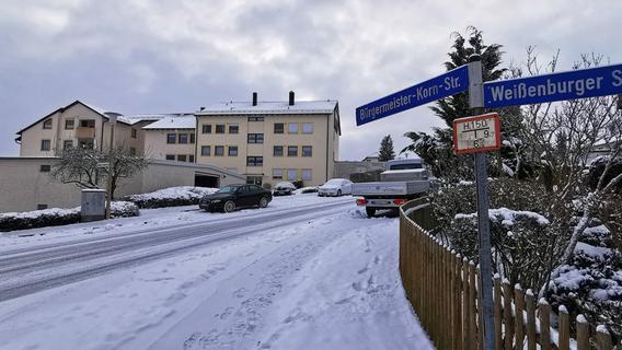 Auch im Bereich der Bürgermeister-Korn-Straße, wo bereits das Wohngebiet beginnt, sind die Kreuzungen ziemlich breit ausgebaut. Hier wäre nach Ansicht des Stadtbauamts Platz für mehr Parkplätze und mehr Grün statt viel Asphalt für Schnellfahrer. Auch im Bereich der Bürgermeister-Korn-Straße, wo bereits das Wohngebiet beginnt, sind die Kreuzungen ziemlich breit ausgebaut. Hier wäre nach Ansicht des Stadtbauamts Platz für mehr Parkplätze und mehr Grün statt viel Asphalt für Schnellfahrer.