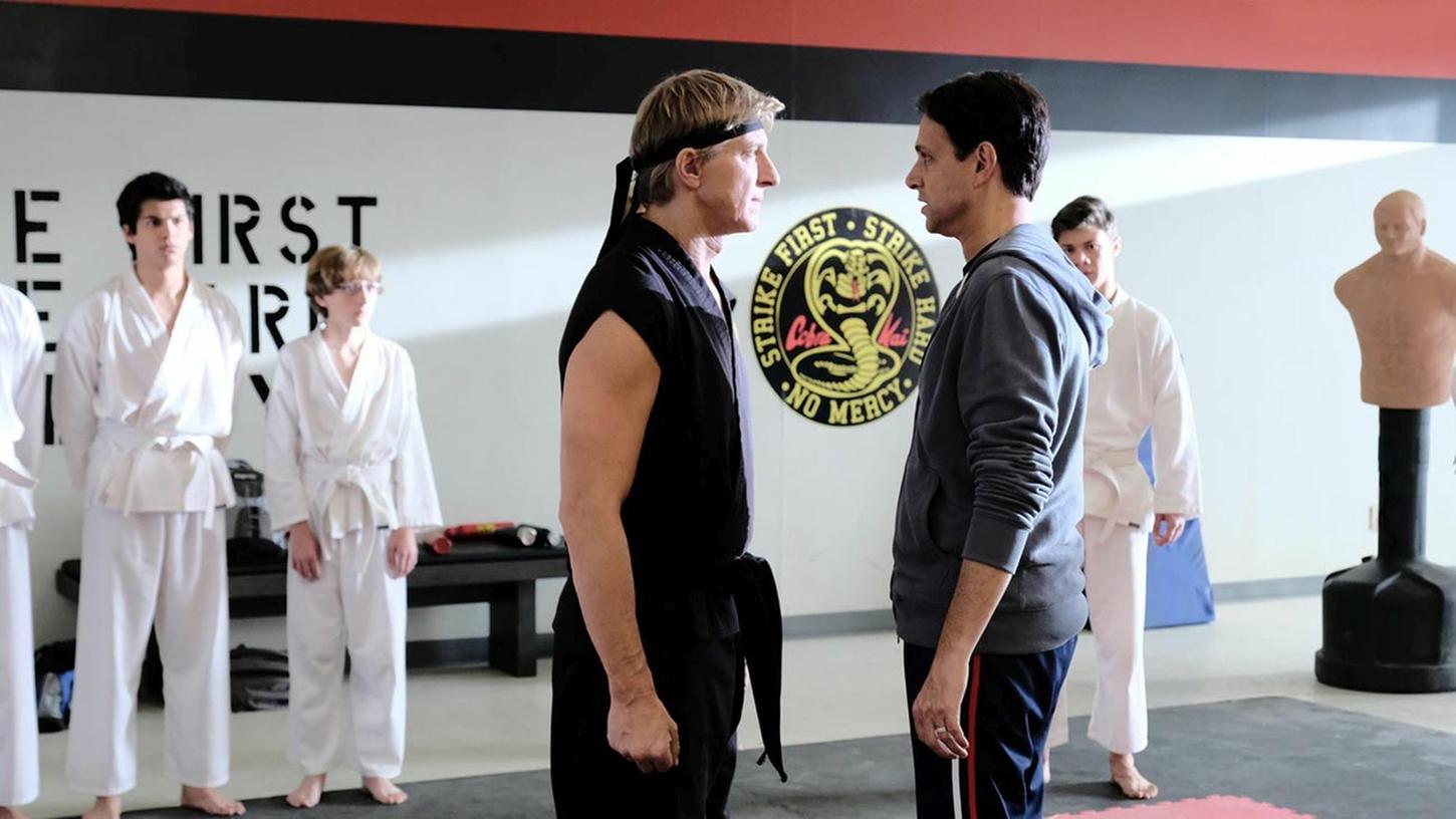 Mehr als 30 Jahre später stehen sich Johnny Lawrence (William Zabka, links) und Karate Kid Daniel LaRusso (Ralph Macchio) wieder gegenüber.