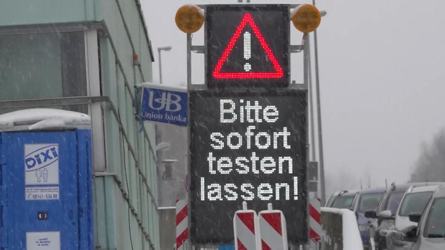 Wunsiedel (hier die Teststation an der tschechischen Grenze) hat weiterhin die höchste 7-Tages-Inzidenz in Bayern.