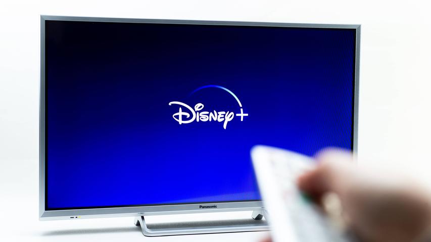 Netflix hat es bereits getan, nun zieht Disney+ nach: Neukunden in Europa müssen ab dem 23. Februar 8,99 Euro im Monat oder 89,90 Euro pro Jahr bezahlen. Bislang hatte Disney+ 6,99 Euro im Monat verlangt. Für Bestandskunden wird der Preis dagegen noch "für mehrere Monate unverändert bleiben", so eine Sprecherin gegenüber der Nachrichtenagentur dpa.