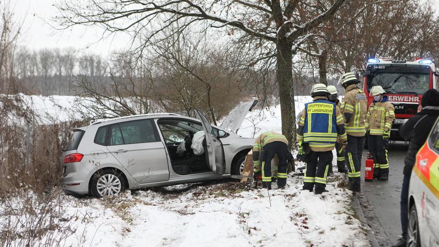 Verkehrsunfall in Langenzenn: Baum knickt um