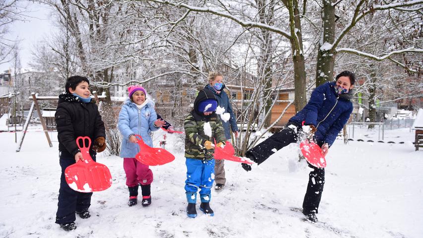 Auch im Kindergarten Sonnenblumenkinder hatten die Jungen und Mädchen in der Notbetreuung mit ihren Erzieherinnen viel Spaß im Schnee...
