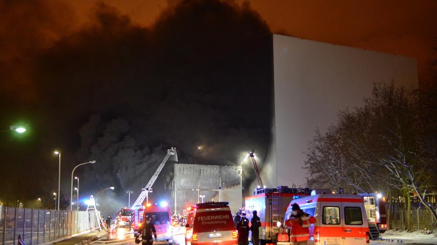 Großbrand in Maschinenhalle auf Nürnberger Siemens-Gelände