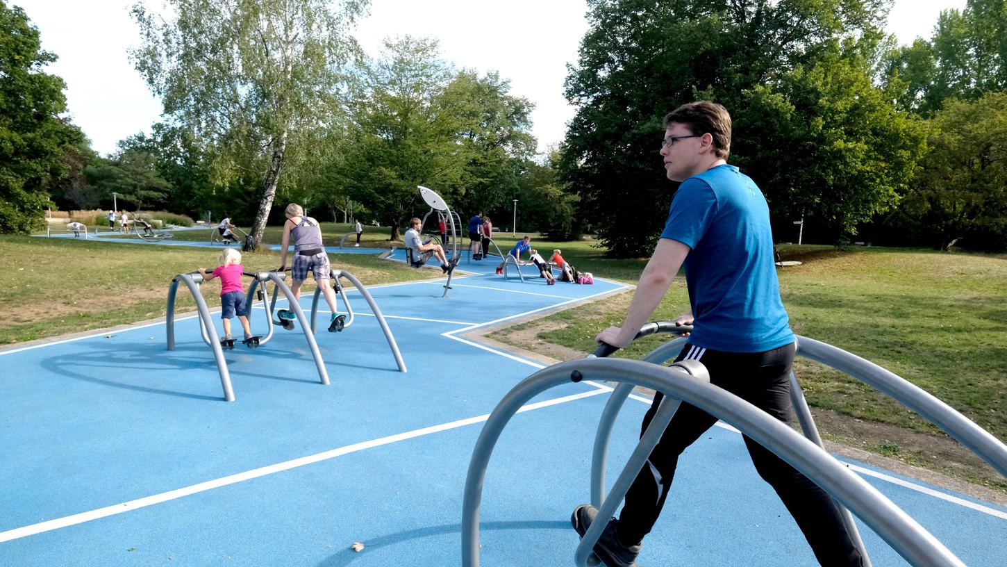 Hier kann kann jeder kostenlos Sport treiben: in den Bewegungsparks der Stadt, zum Beispiel am Wöhrder See.
Hier kann kann jeder kostenlos Sport treiben: in den Bewegungsparks der Stadt, zum Beispiel am Wöhrder See.