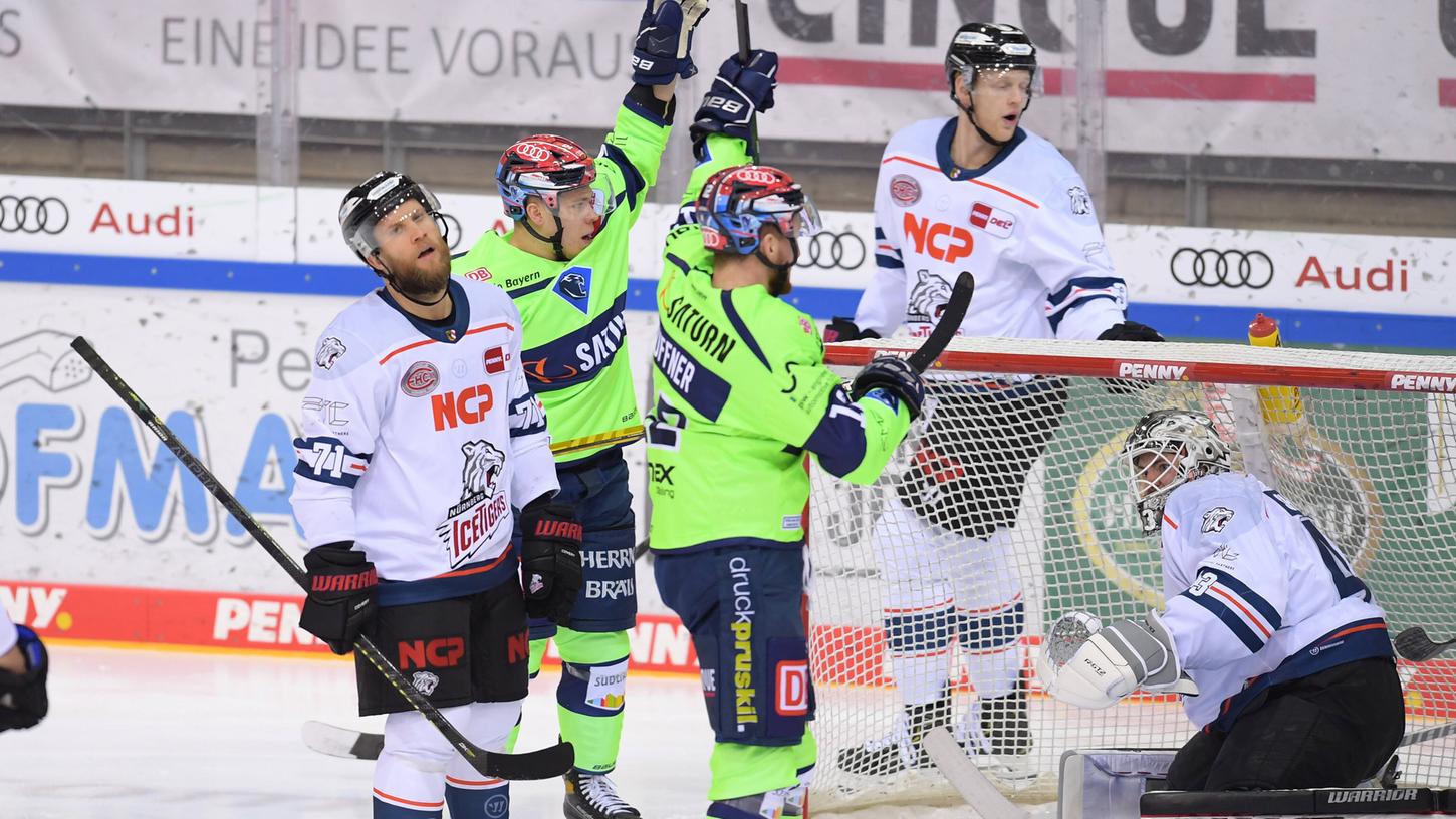 Ernüchterung nach 28 Sekunden: Petrus Palmu lässt sich feiern, es war aber Brett Pollocks Schlittschuh, von dem der Puck ins Nürnberger Tor prallte. Was noch folgen sollte, war da allerdings kaum abzusehen. Ernüchterung nach 28 Sekunden: Petrus Palmu lässt sich feiern, es war aber Brett Pollocks Schlittschuh, von dem der Puck ins Nürnberger Tor prallte. Was noch folgen sollte, war da allerdings kaum abzusehen.