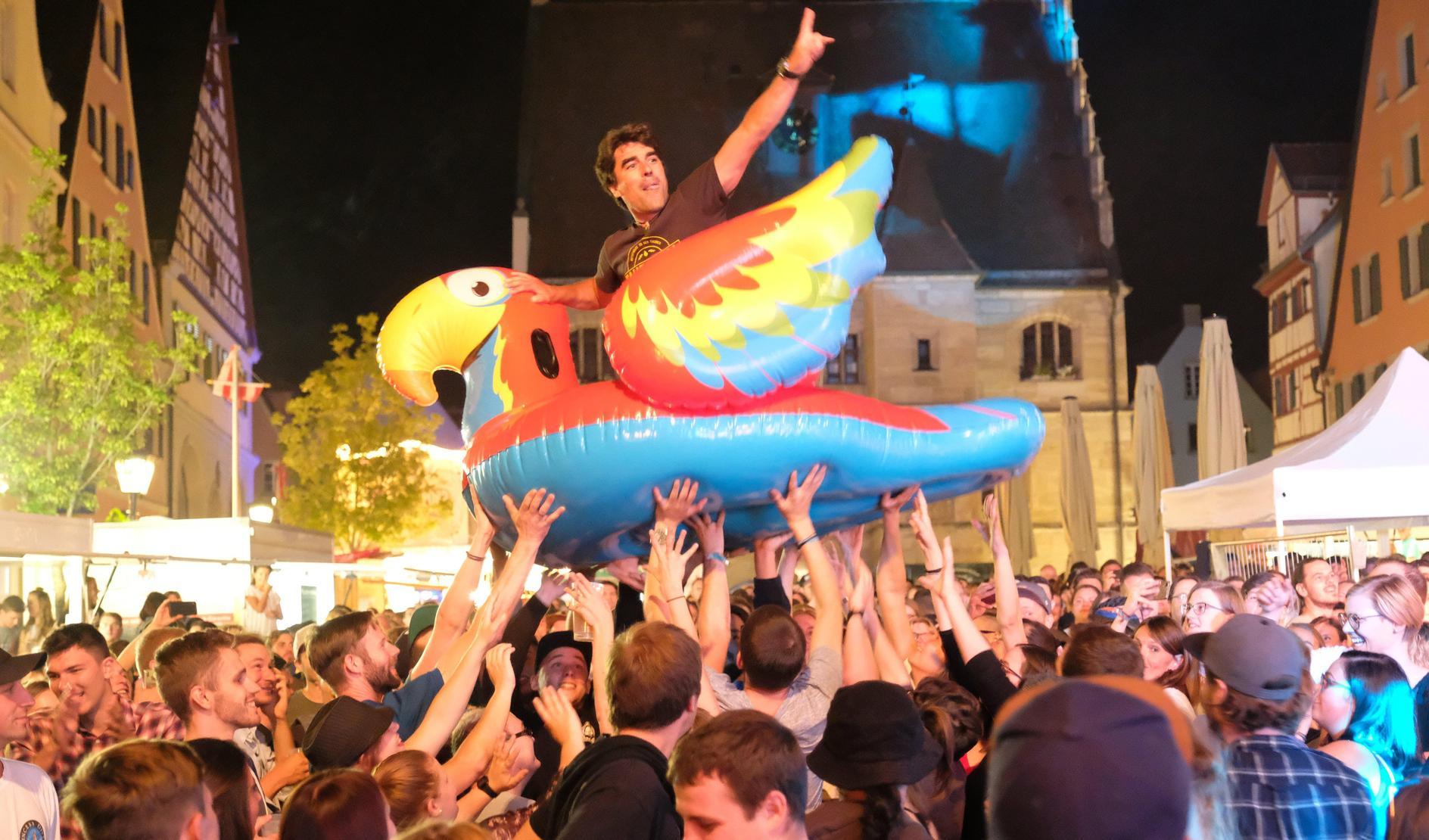 Wie schon im vergangenen Jahr werden die Weißenburger auch 2021 voraussichtlich auf ihr Altstadtfest verzichten müssen. Sollte es so kommen, würde die beliebte dreitägige Veranstaltung bereits zum zweiten Mal der Corona-Pandemie zum Opfer fallen. Die Entscheidung soll Ende Mai, Anfang Juni getroffen werden.