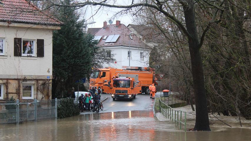 Steigende Temperaturen, Schneeschmelze und immer wieder Regen - die Folge dieser Kombination ist vielerorts Hochwasser. Auch in Franken stiegen in den letzten Stunden die Pegel.