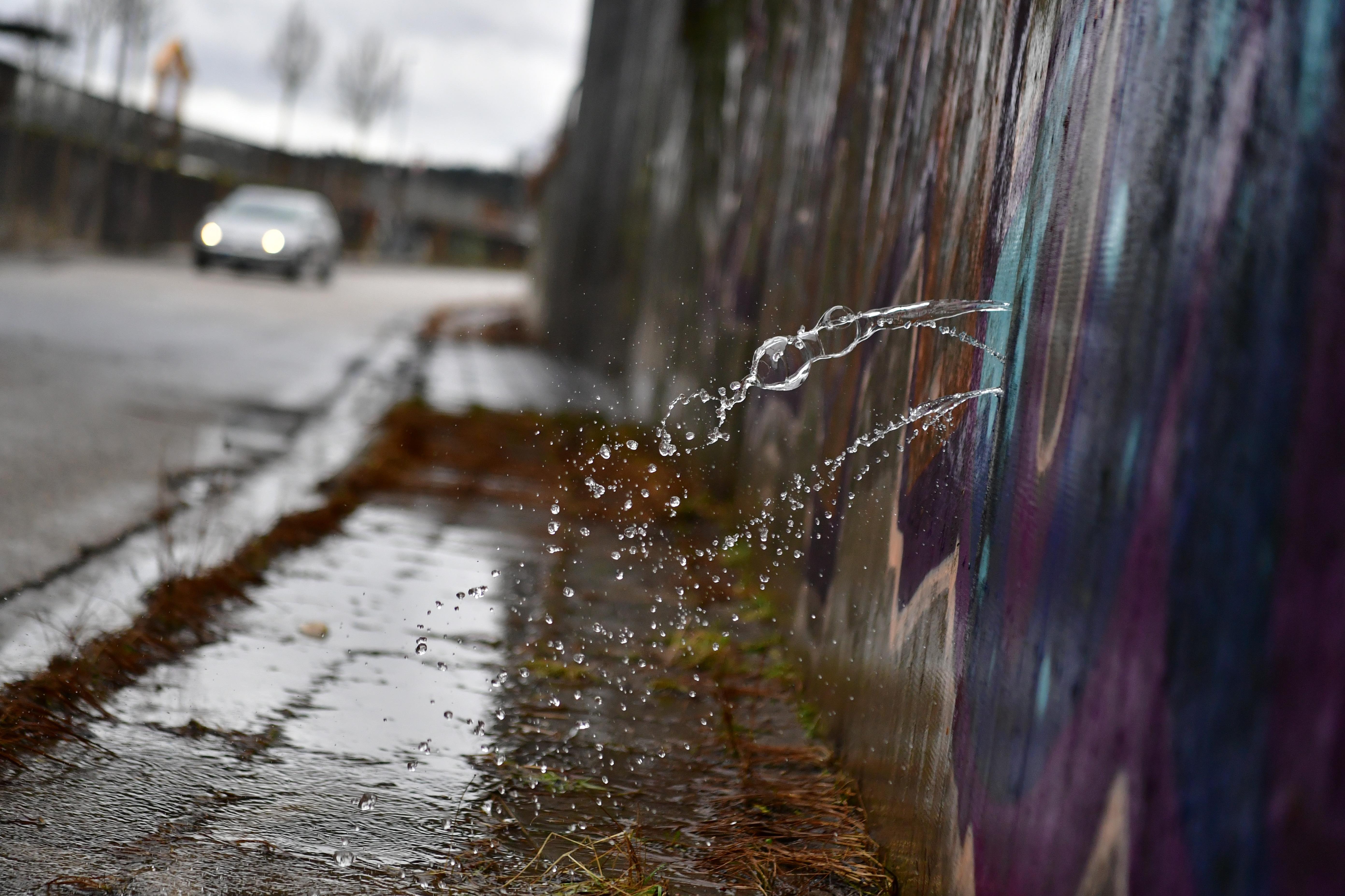 Nach Tauwetter und Regen treten auch im Landkreis Neumarkt Gewässer über die Ufer.