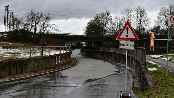 Nach Tauwetter und Regen treten auch im Landkreis Neumarkt Gewässer über die Ufer.