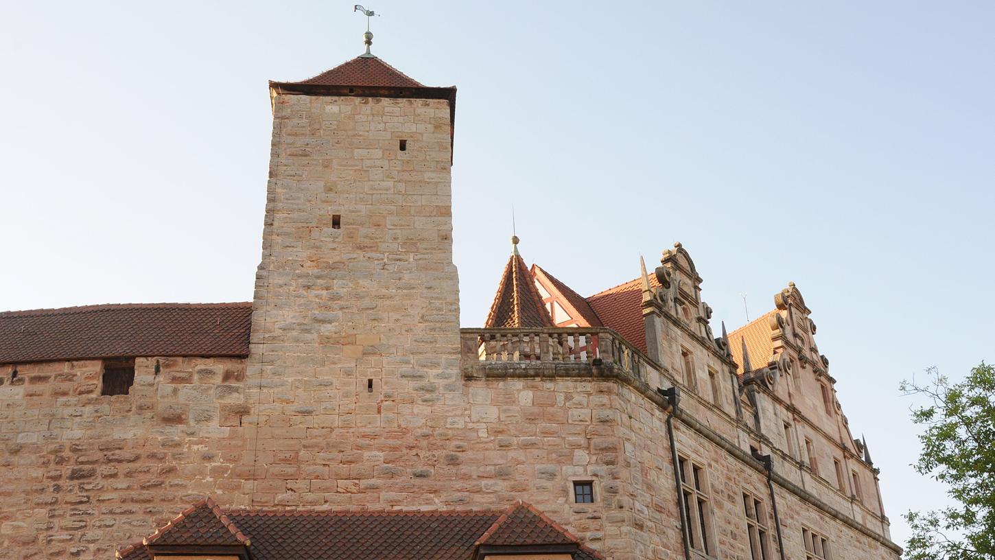 Die Burg Cadolzburg gehört zu den mächtigsten Burganlagen Bayerns. Die Kinderzeitung "nanu!?" berichtet über die früheren Zeiten dieser Burg.