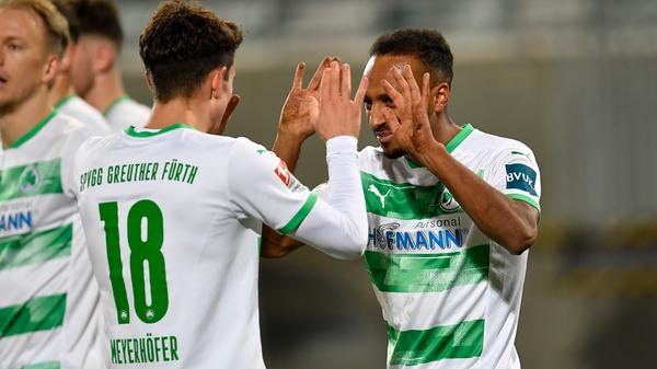 Diesmal defensiv mehr gefordert als sonst, weil Aue mit einer Dreier-Fünfer-Kette und daher gut besetzten Flügeln im Ronhof antrat. Mit einer starken Flanke zum 3:0.