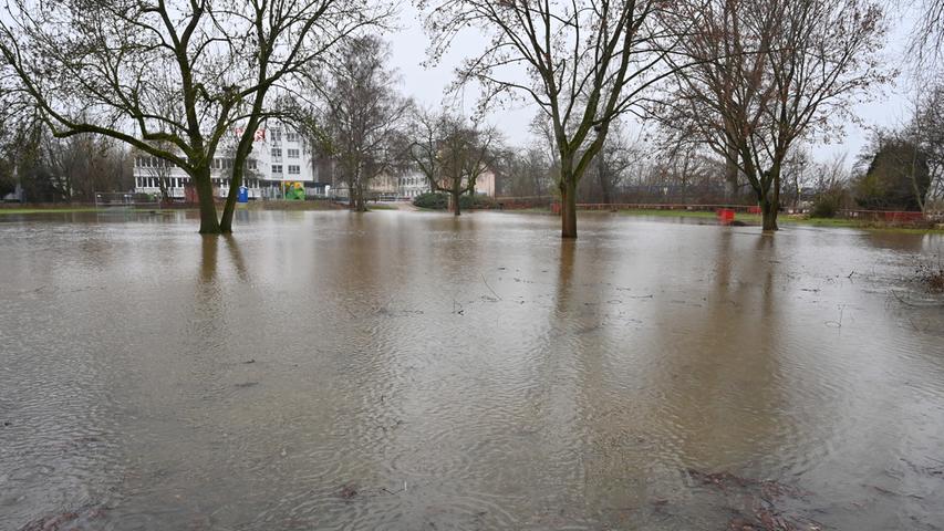 Tauwetter und Regenfälle: In Erlangen steht das Wasser