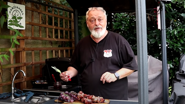 Der Internetgriller Sven Süß teilt seine Rezepte auf YouTube. Über 67.800 Abonnenten hat sein Kanal "BBQ aus Franken".
