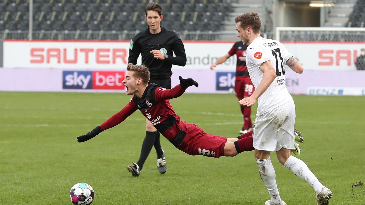 Nächste Bauchlandung des 1. FC Nürnberg: Der Club unterliegt in Sandhausen gegen einen Abstiegskandidaten mit 0:2. Der Ex-Fürther Daniel Keita-Ruel besiegelt in der 91. Minute die Niederlage.