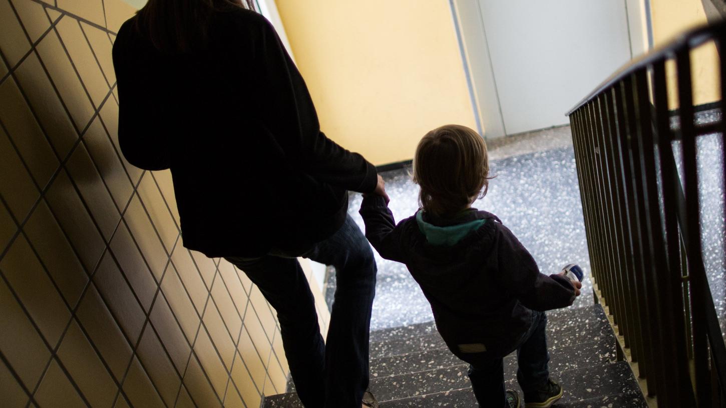Rund 300 Kinder nimmt das Nürnberger Jugendamt jedes Jahr in Obhut. Für die Heranwachsenden ist das immer ein großer Einschnitt.
Rund 300 Kinder nimmt das Nürnberger Jugendamt jedes Jahr in Obhut. Für die Heranwachsenden ist das immer ein großer Einschnitt.