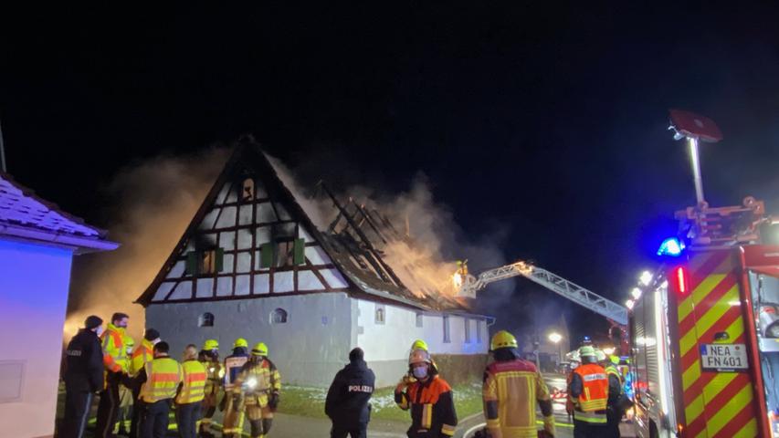Großeinsatz bei Neustadt an der Aisch: Retter bergen nach Feuer Leiche