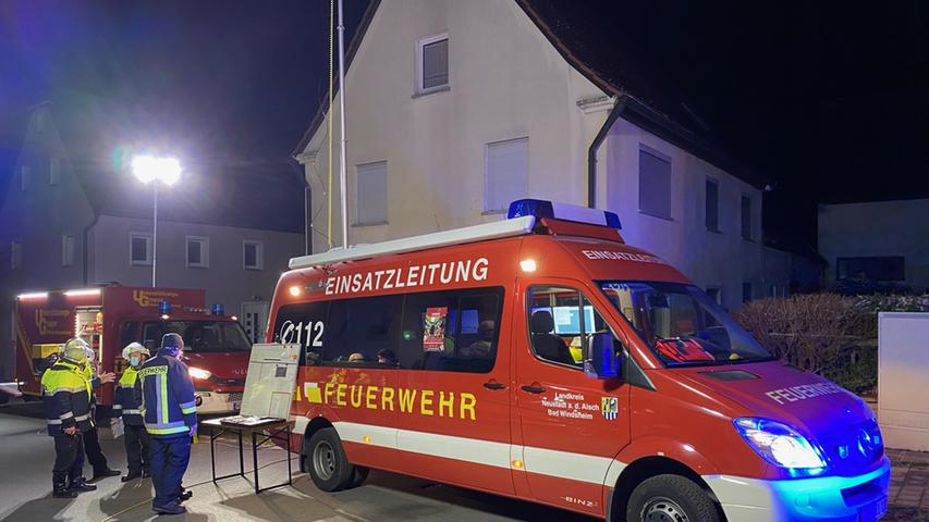 Großeinsatz bei Neustadt an der Aisch: Retter bergen nach Feuer Leiche