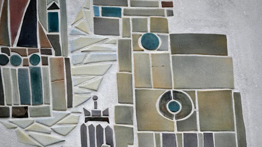 Das Mosaik des Erlanger Künstlers Oskar Stanik aus dem Jahr 1961 zeigt Markantes aus der Stadt Erlangen.
