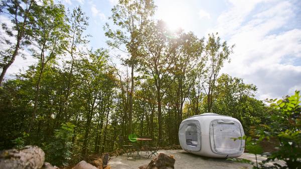 Insgesamt hat Sleeperoo derzeit (Stand: Februar 2020) Cubes an acht, mit Treuchtlingen wären es dann neun, Standorten in ganz Deutschland aufgestellt. Was sie alle eint, ist der besondere, eher ungewöhnliche und daher reizvolle Standort, der meist "ab vom Schuss" gelegen ist - also dort, wo man die Nacht sonst eher nicht zubringt.