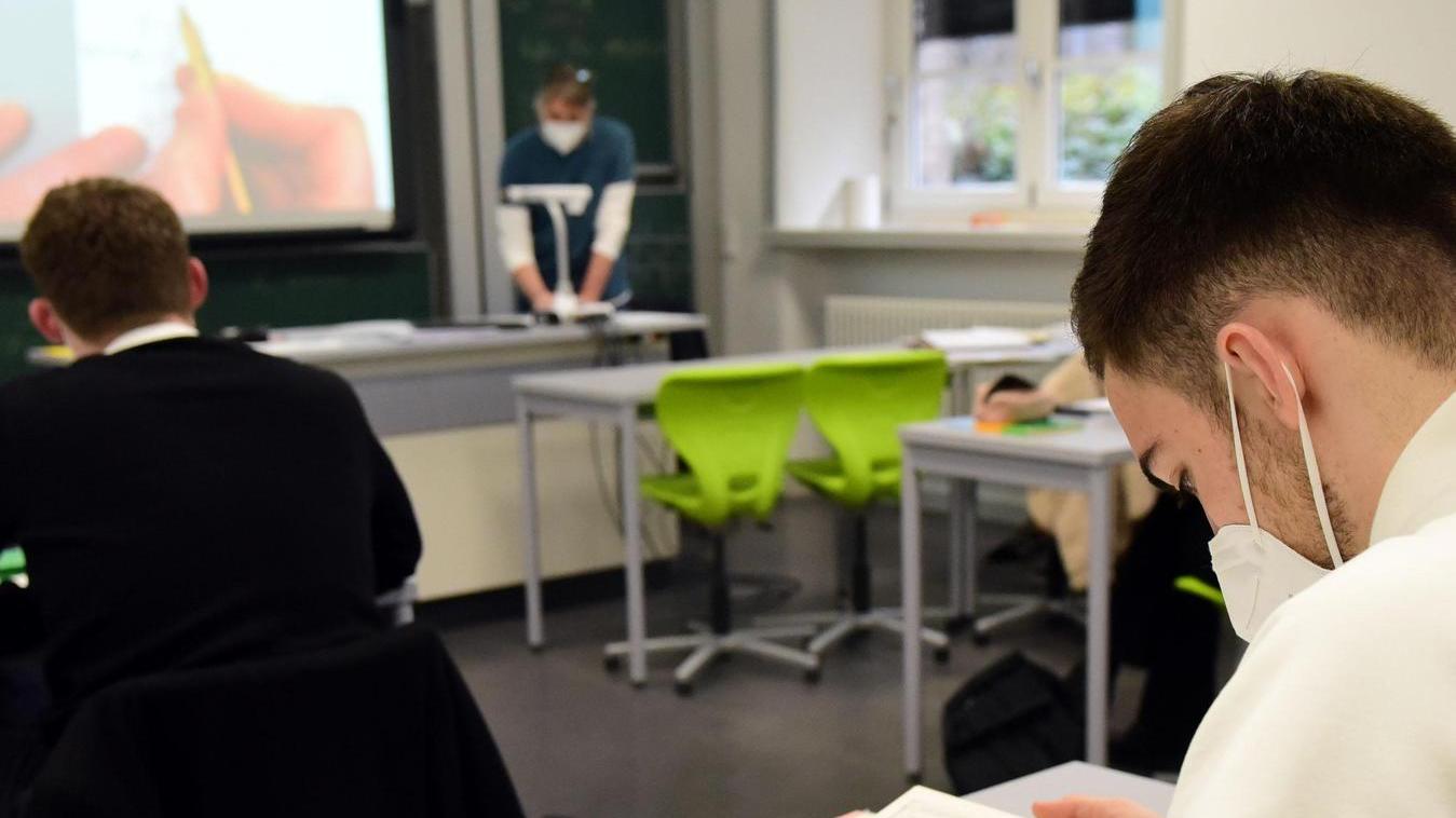 Wechselunterricht in Bayern: Lehrer und Schüler äußern massive Kritik