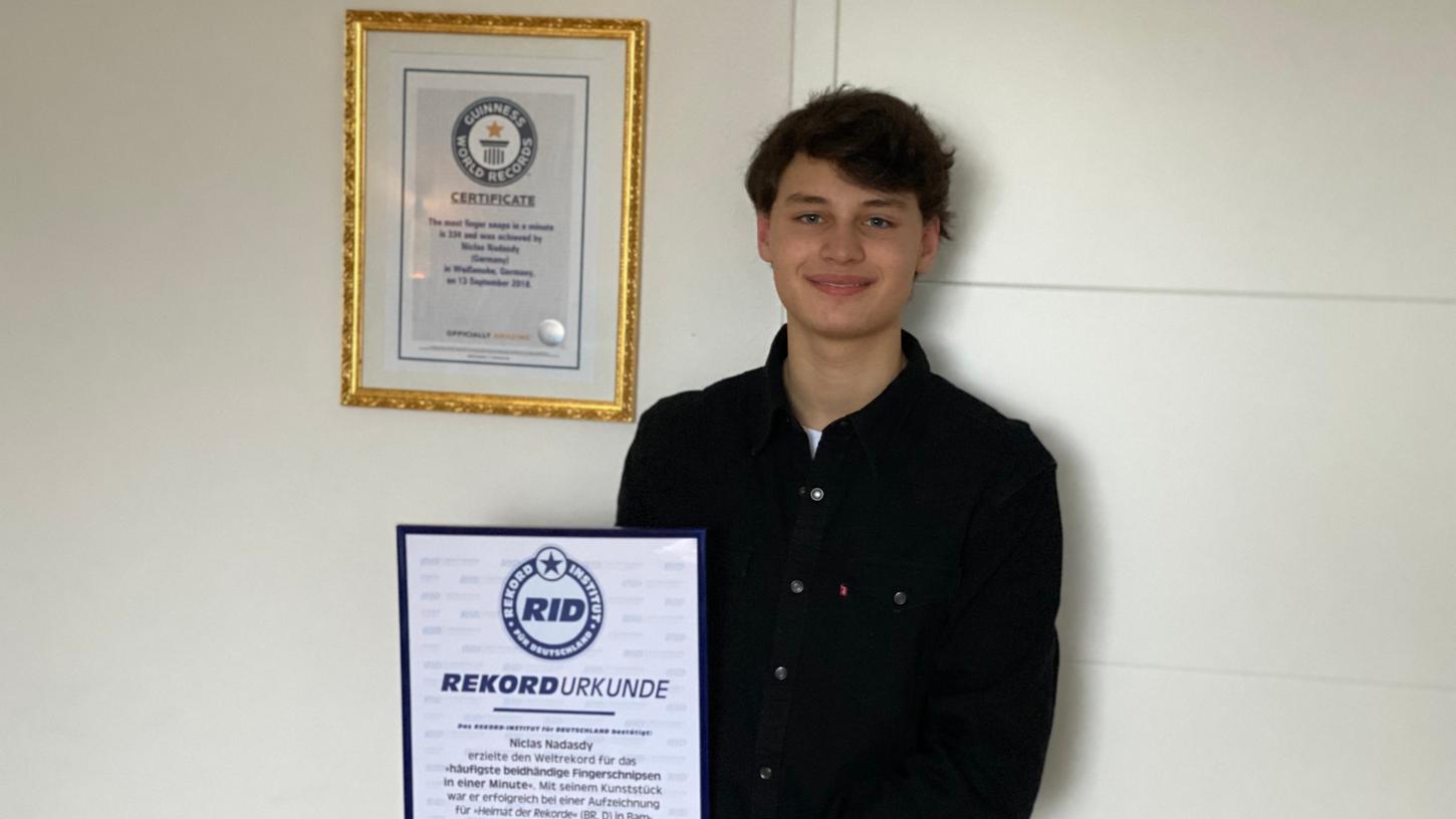 Der 16-jährige Niclas Nadasdy aus Bamberg hält den Weltrekord im Fingerschnipsen.