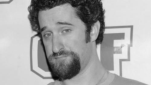 Als Elfjähriger wurde er vor der Fernsehkamera zum Nachwuchsstar: Dustin Diamond war einer der Hauptdarsteller in der Hit-Sitcom "California High School". Nun ist der US-Schauspieler mit 44 Jahren gestorben.