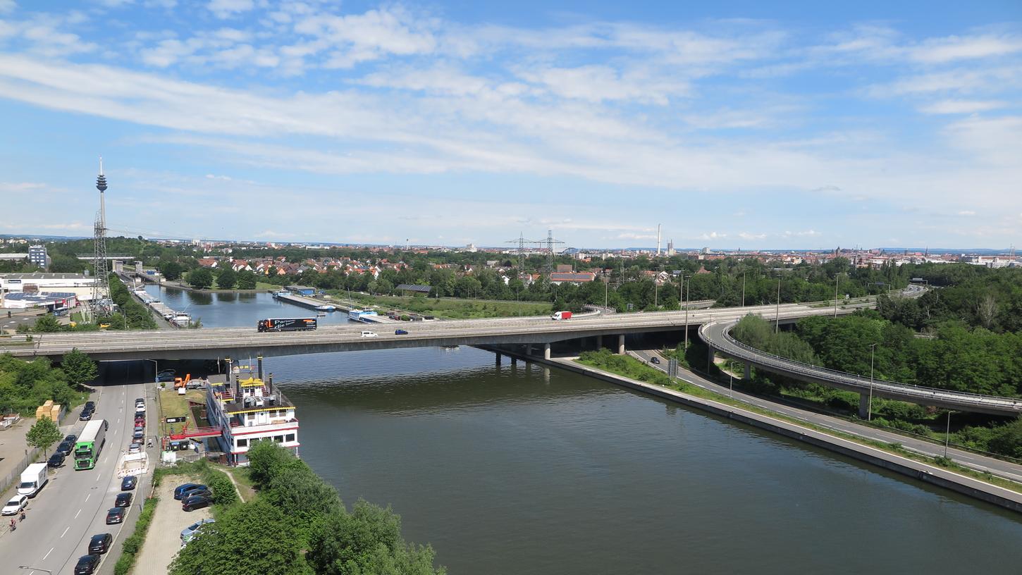 Die Hafenbrücken, darunter auch die Frankenschnellweg-Brücke über den Kanal, müssen ersetzt werden.