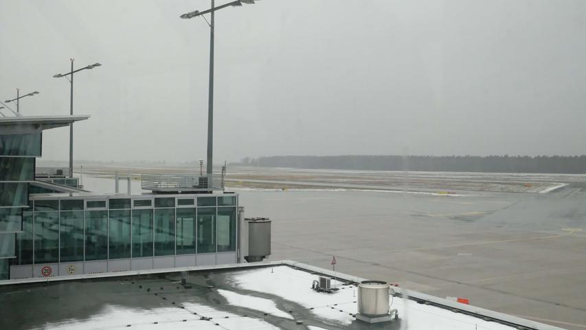 Gähnende Leere: So sieht es am Nürnberger Flughafen aus