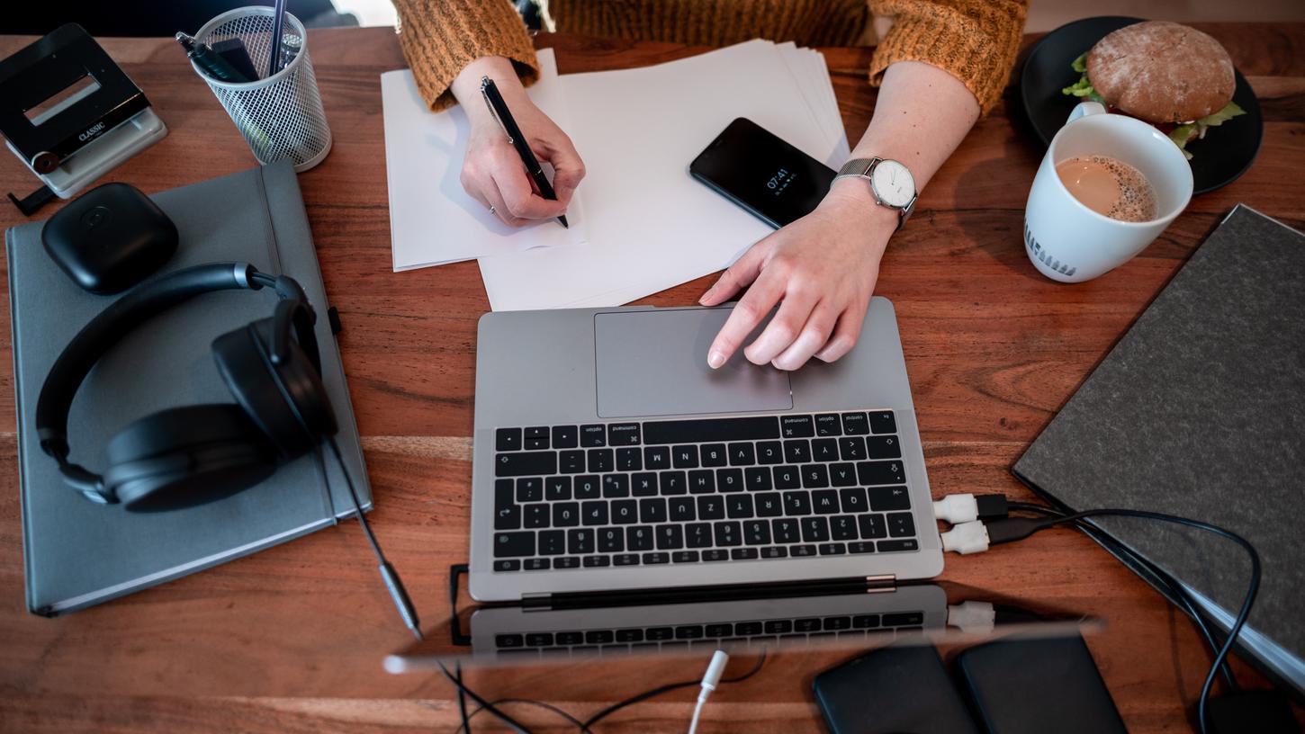 Es werden auch Kurse mit Tipps zum Home Office und zu Webkonferenzen angeboten.
Es werden auch Kurse mit Tipps zum Home Office und zu Webkonferenzen angeboten.