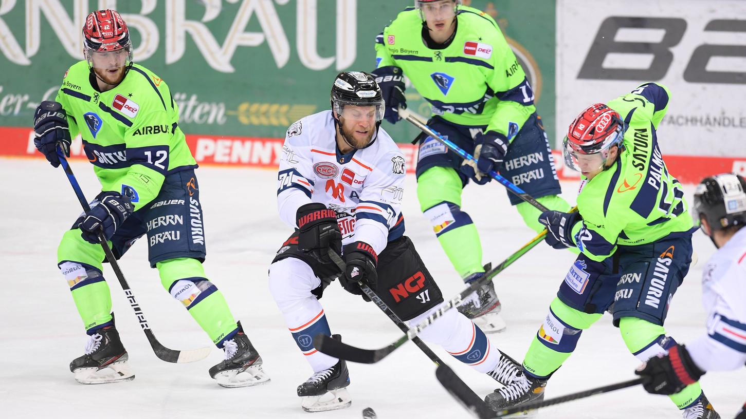 Von Panthern umzingelt: Andrew Bodnarchuk konnte sich des Ingolstädter Tempos oft nicht erwehren. Von Panthern umzingelt: Andrew Bodnarchuk konnte sich des Ingolstädter Tempos oft nicht erwehren.
