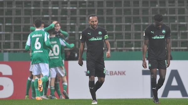 Der einzig wirklich herbe Rückschlag der Saison: Im Achtelfinale ist im DFB-Pokal Schluss fürs Kleeblatt. Bei Werder Bremen unterliegen die Fürther verdient mit 0:2. Was danach folgt: volle Konzentration auf die Liga.