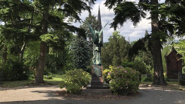 In der Gegend um den Marheineckeplatz in Kreuzberg liegt der Viktoriapark mit den Friedhöfen an der Bergmannstraße. Mehr persönliche Lieblingsorte von unserem Berlin-Korrespondent Harald Baumer.