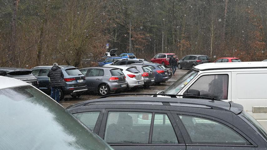 Viel los ist in Lockdown-Zeiten 2020/21 in den Wäldern in und um Erlangen. Die Parkplätze sind voll, und die verschiedenen "Hotspots" sind extrem gut besucht. 