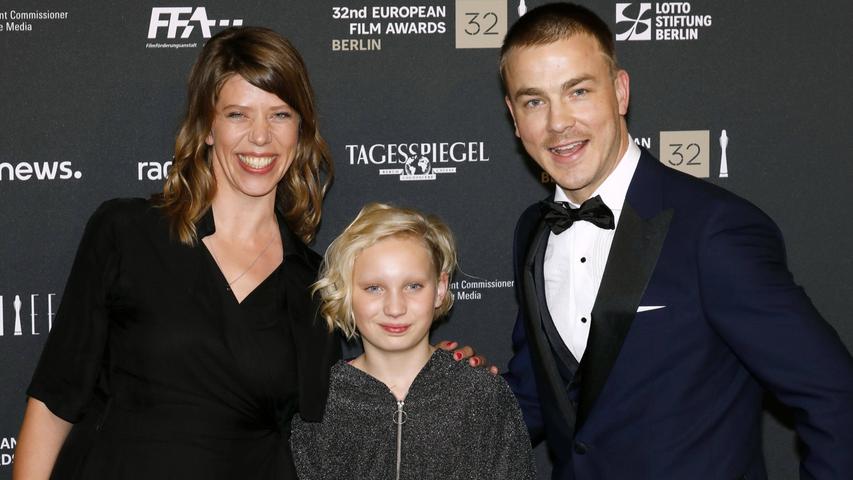 Helena Zengel mit Nora Fingscheidt und Albrecht Schuch beim Europäischen Film Award 2019.