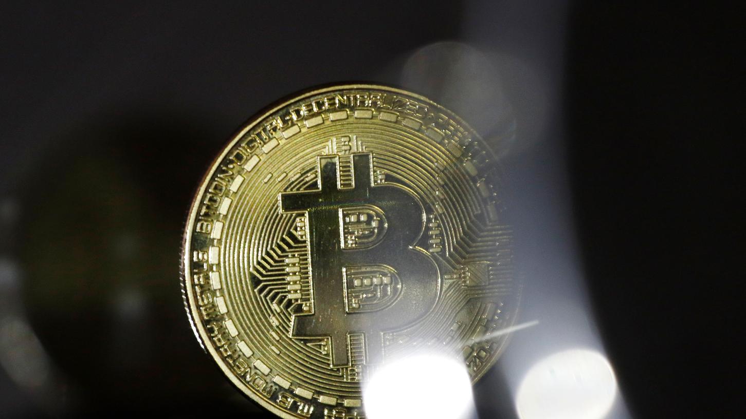 Bitcoins im Wert von aktuell mehr als 50 Millionen Euro hat die Staatsanwaltschaft Kempten von einem verurteilten Computer-Betrüger beschlagnahmt.