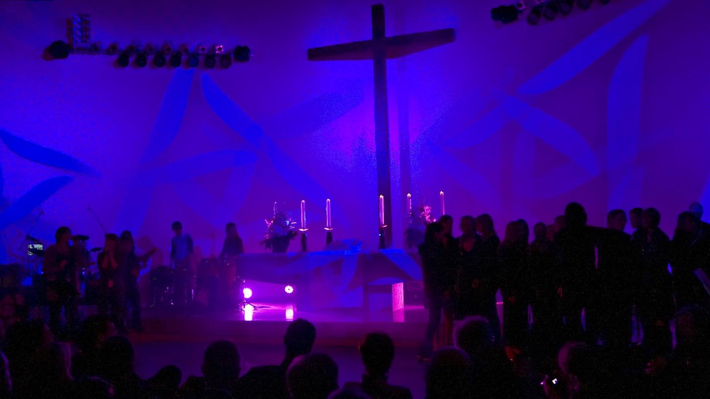 Die Lux-Kirche, junge evangelische Kirche Nürnberg, in Schoppershof. Die Lux-Kirche, junge evangelische Kirche Nürnberg, in Schoppershof.