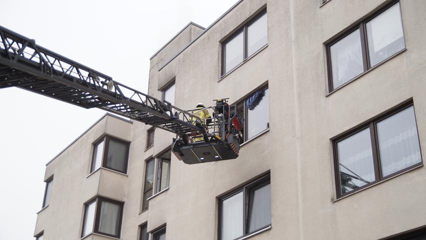 Bett in Ansbach fängt Feuer