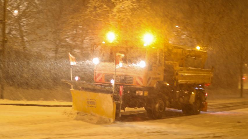Heftiger Schneefall in Erlangen: Räumdienste im Einsatz
