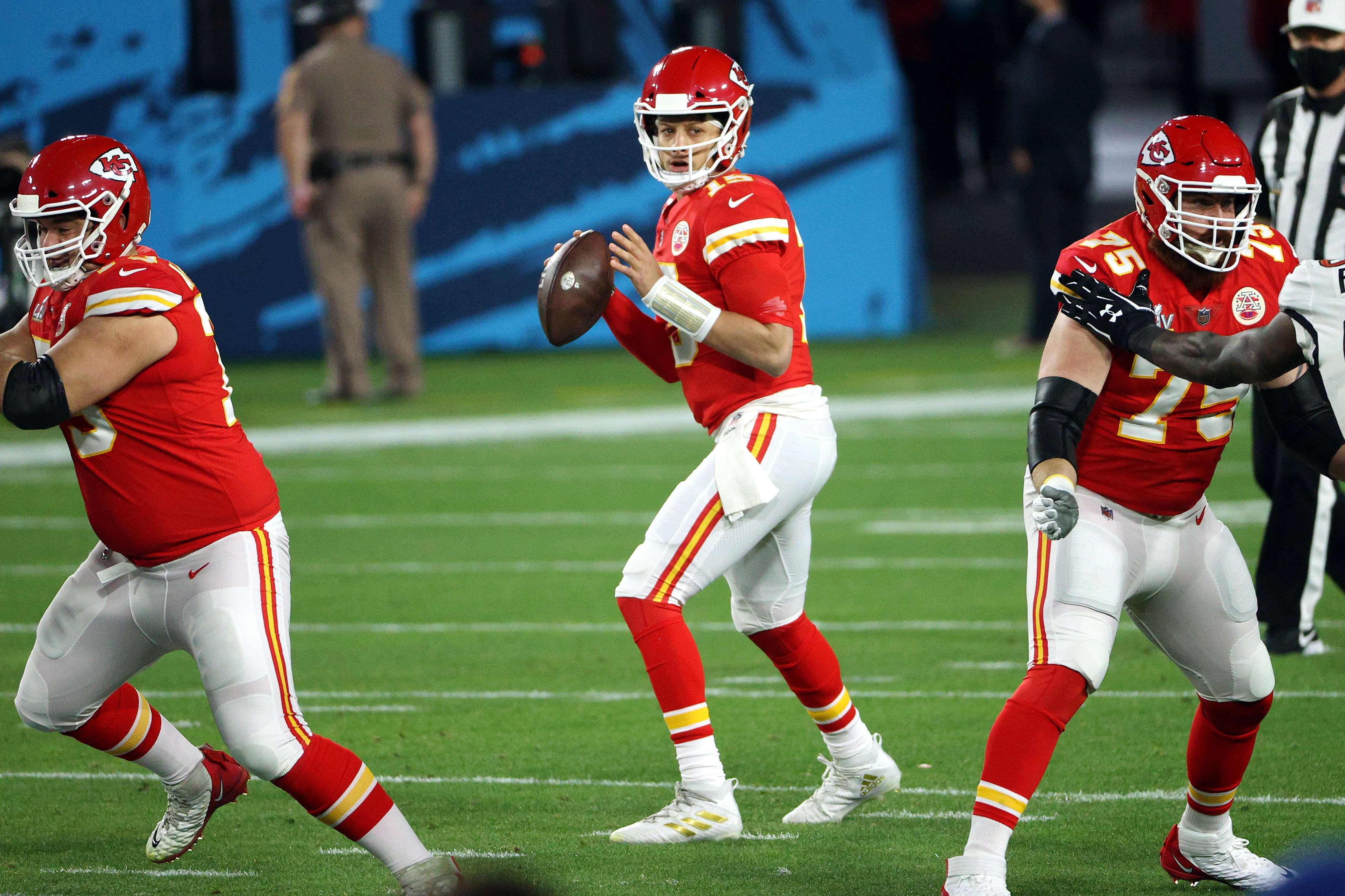 Gleich zu Beginn offenbarte die Offensive der Chiefs ungewohnte Schwächen. Das Passspiel funktionierte nicht, die O-Line war löchrig.