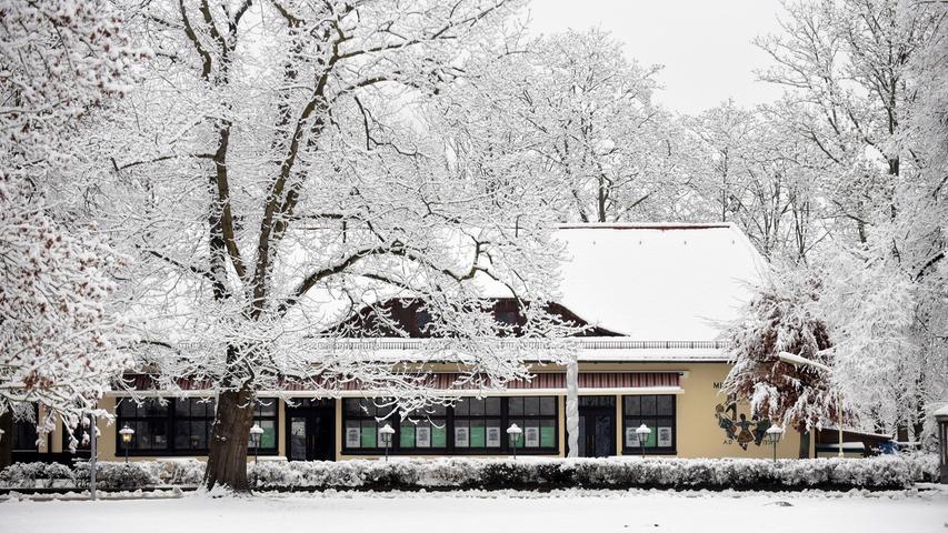 FOTO: Hans-Joachim Winckler DATUM: 08.02.2021..MOTIV: Wintermärchen und kein Ende - über Nacht haben starke Schneefälle Fürth in eine wunderbare Winterlandschaft verzaubert
