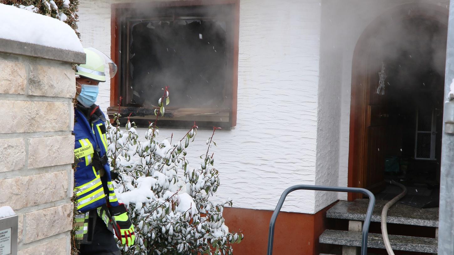 Adelsdorf: Erdgeschoss nach Küchenbrand vorerst unbewohnbar