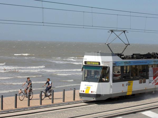 Die Bahn am Meer.
Die Bahn am Meer.