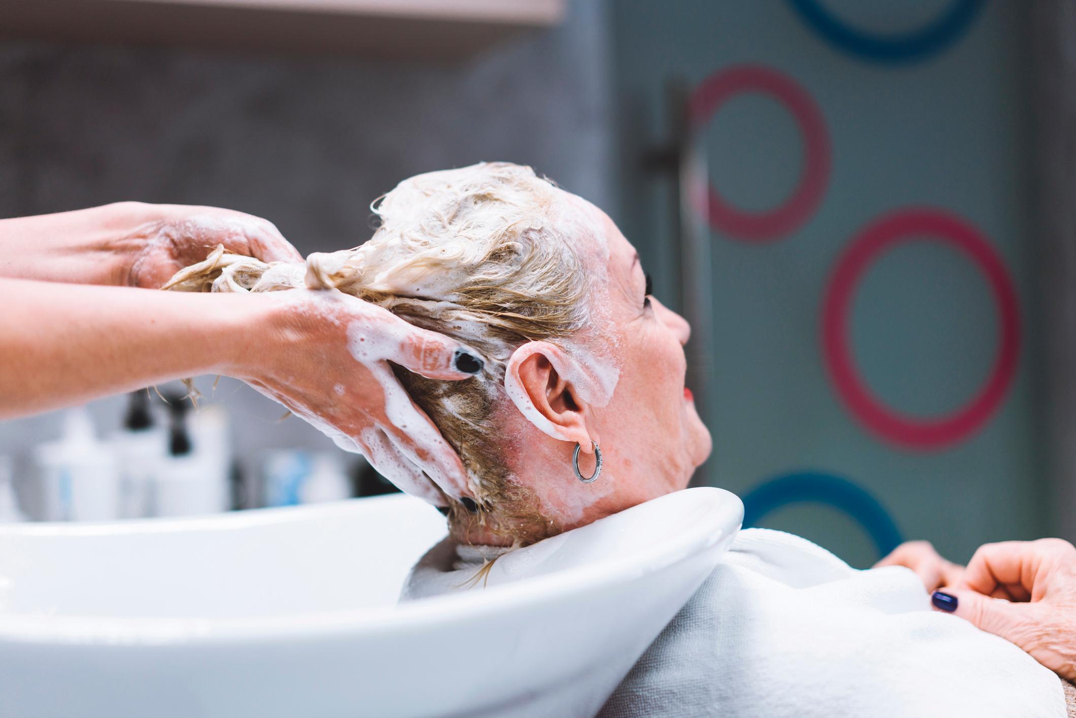 Neue Corona-Beschlüsse: Friseure dürfen öffnen, Läden noch ...