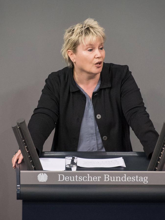 Die Nürnberger Bundestagsabgeordnete Gabriela Heinrich ist als stellvertretende Vorsitzende der SPD-Bundestagsfraktion zuständig für Außenpolitik, Verteidigung, Menschenrechte und wirtschaftliche Zusammenarbeit. Die gebürtige Berlinerin lebt seit 1990 in Nürnberg.  