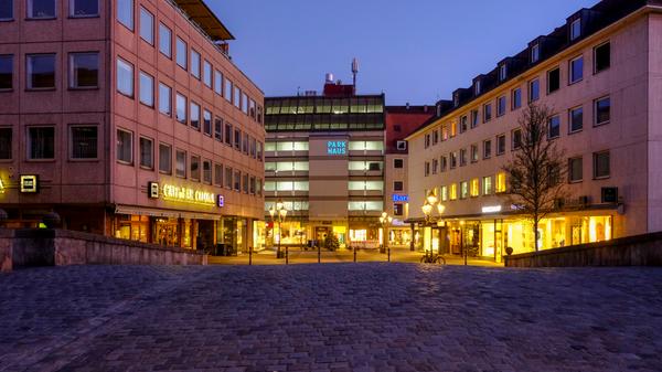 Nachdem der Inzidenzwert am Mittwoch, 25. Februar, noch über 100 lag, gilt in Nürnberg weiterhin eine nächtliche Ausgangssperre zwischen 22 und 5 Uhr.