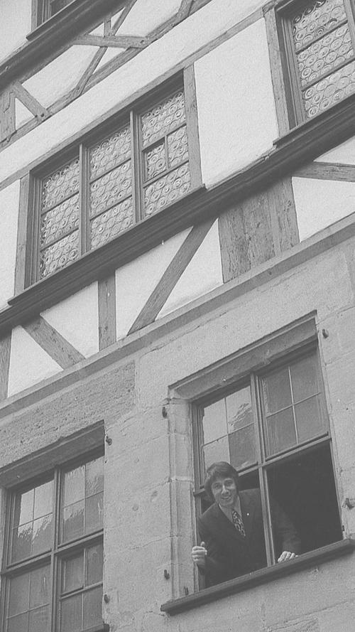 Als erster Ehrengast und noch vor der offiziellen Wiedereröffnung durfte Udo Jürgens das frisch renovierte Dürerhaus in Augenschein nehmen. In dem neu hinzugekommenen Anbau, fand einige Wochen später eine große Jubiläumsausstellung statt.   