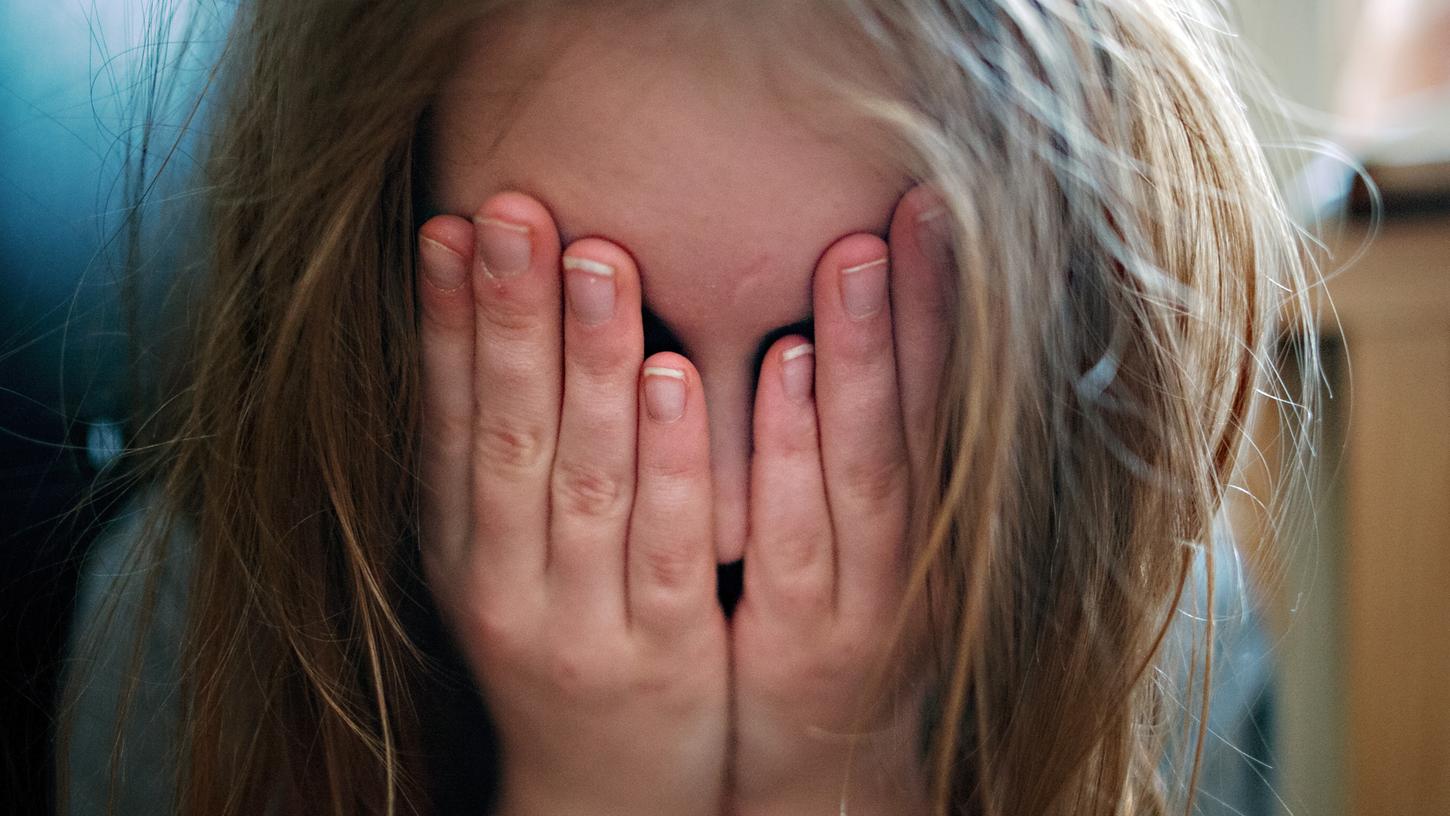 Die Einschränkungen in der Corona-Krise machen immer öfter Kindern und Jugendlichen psychisch zu schaffen.
Die Einschränkungen in der Corona-Krise machen immer öfter Kindern und Jugendlichen psychisch zu schaffen.